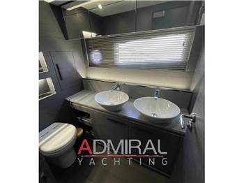Cayman Yachts F580