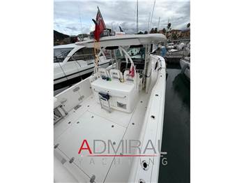 Boston Whaler 370 Outrage
