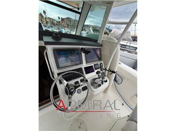 Boston Whaler 370 Outrage