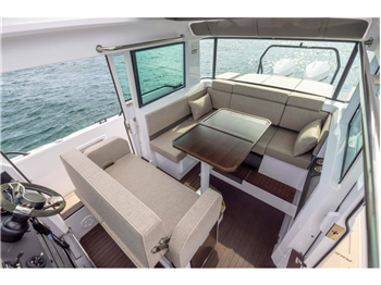 Axopar Yachts 37 XC Cross Cabin