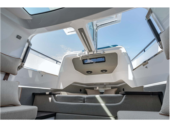 Axopar Yachts 37 XC Cross Cabin