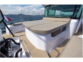 Axopar Yachts 37 XC Cross Cabin