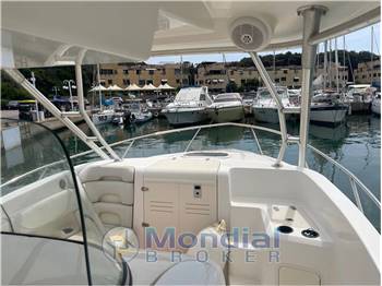 Boston Whaler 320 Outrage Cuddy NATANTE