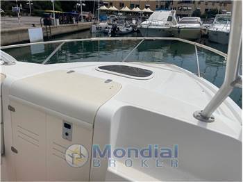 Boston Whaler 320 Outrage Cuddy NATANTE