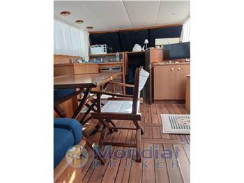 BERTRAM YACHT SALOON 37