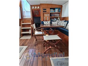 BERTRAM YACHT SALOON 37