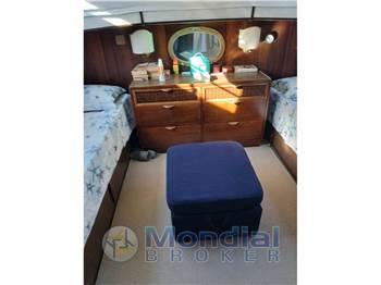 BERTRAM YACHT SALOON 37