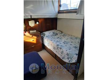 BERTRAM YACHT SALOON 37