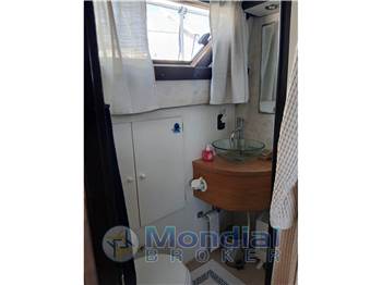 BERTRAM YACHT SALOON 37