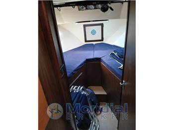 BERTRAM YACHT SALOON 37