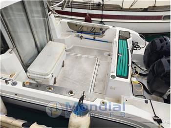 Ranieri 30 CLF Cabin line