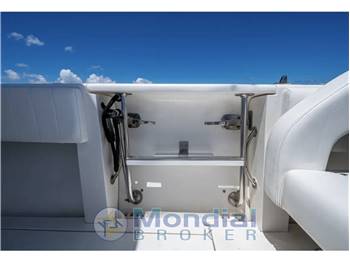 Intrepid 323 Center Consolle