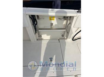 Intrepid 323 Center Consolle