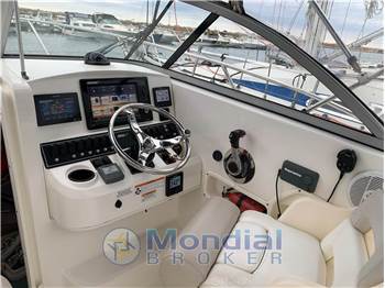 Boston whaler 235 conquest