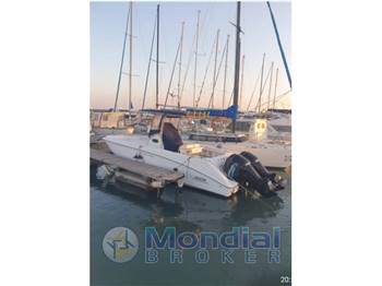 Boston Whaler 270 Outrage
