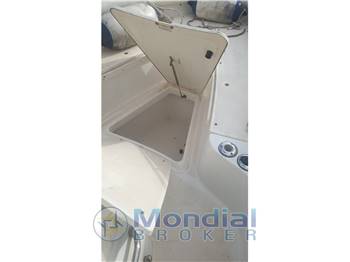 Boston Whaler 270 Outrage