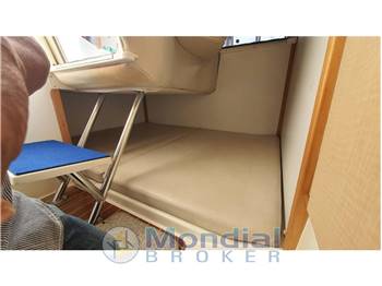 Boston Whaler Conquest 28