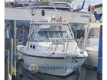 Boston Whaler Conquest 28