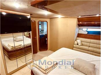 Ferretti 810 Fly