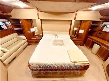 Ferretti 810 Fly