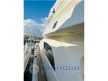 Ferretti 810 Fly