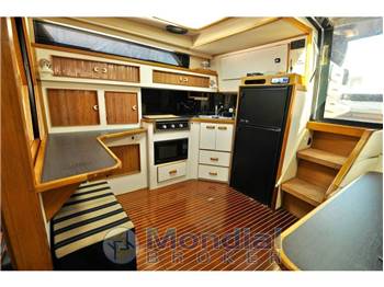 Sea Ray 390 Express Cruiser