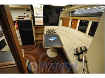 Sea Ray 390 Express Cruiser