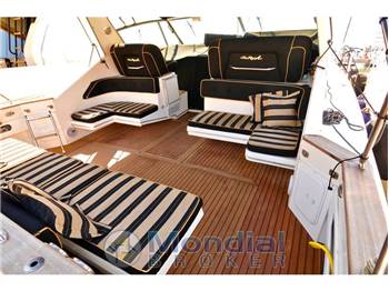 Sea Ray 390 Express Cruiser