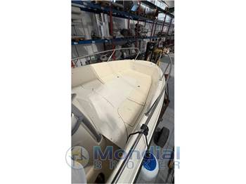 Quicksilver 805