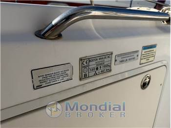 Boston Whaler 320 Outrage