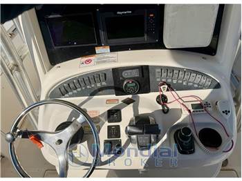 Boston Whaler 320 Outrage