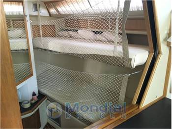 Sea Ray 390 Express Cruiser