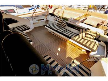 Sea Ray 390 Express Cruiser