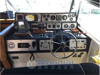 Sea Ray 390 Express Cruiser