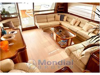 Ferretti 810 Fly