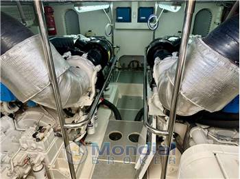 Ferretti 810 Fly