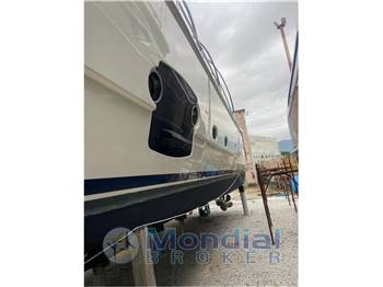 Ferretti 681