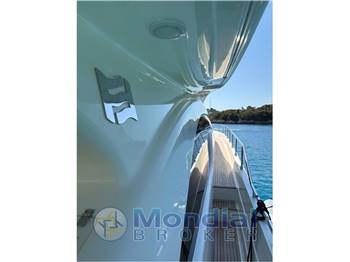 Ferretti 681