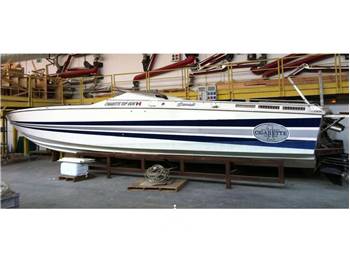 Cigarette racing team Top Gun 38