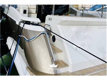 AZIMUT 66 FLYBRIDGE
