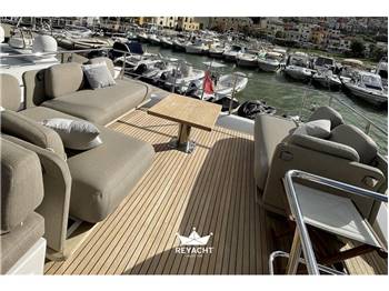 AZIMUT 66 FLYBRIDGE