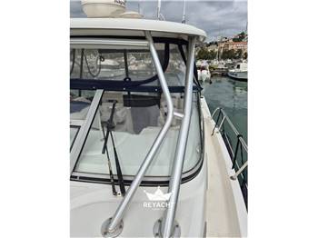 Boston whaler conquest 305