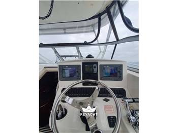 Boston whaler conquest 305