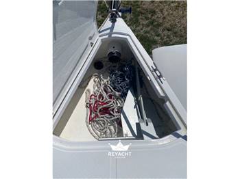 CORSAIR MARINE TRIMARANO 880