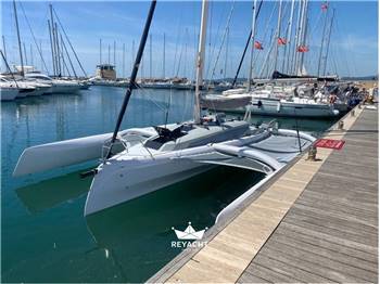 CORSAIR MARINE - TRIMARANO 880