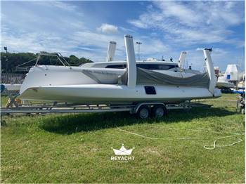 CORSAIR MARINE TRIMARANO 880