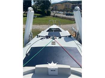 CORSAIR MARINE TRIMARANO 880