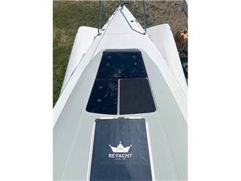 CORSAIR MARINE TRIMARANO 880