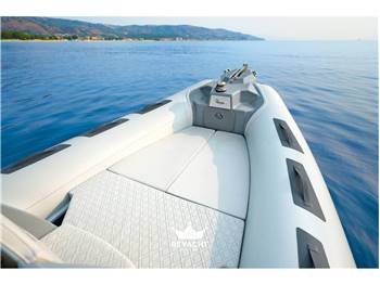 Ranieri International Cayman 21 Sport