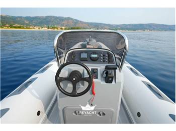 Ranieri International Cayman 21 Sport